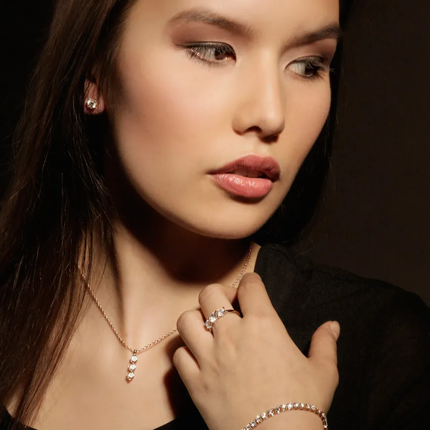 0.30 quilates trilogía colgante diamante en oro rojo 