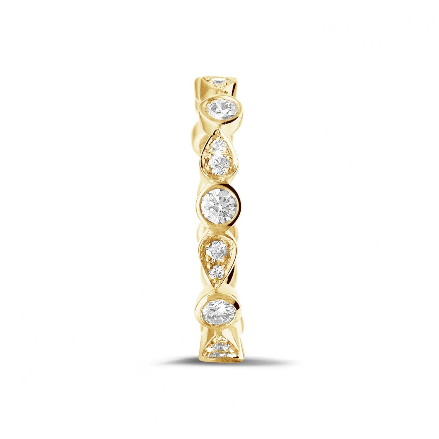 0.50 quilates alianza de combinación de diamantes en oro amarillo con diseño de pera 