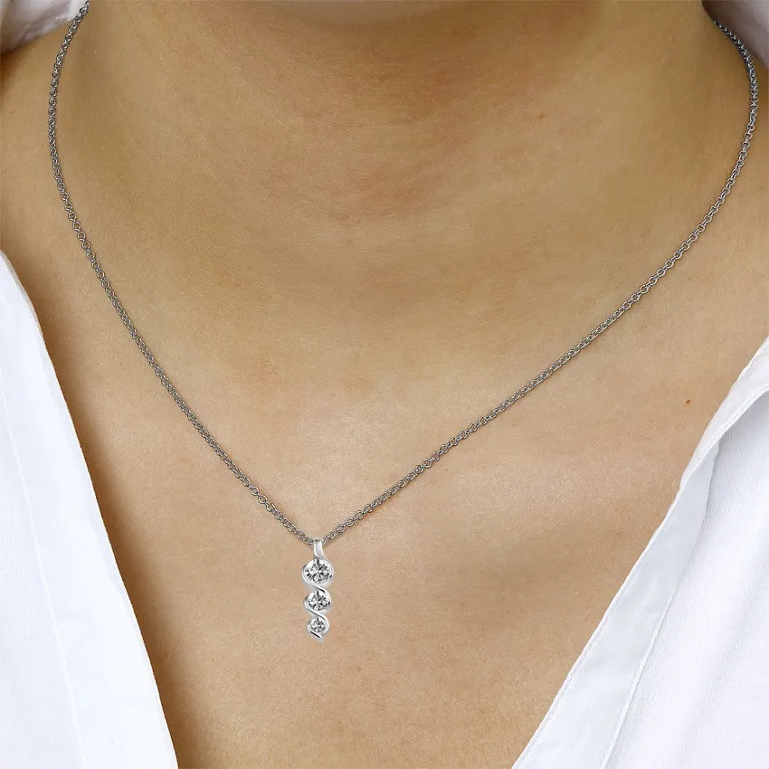 0.85 quilates trilogía colgante diamante en oro blanco 