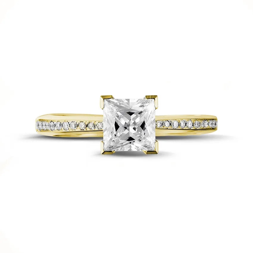 1.20 quilates anillo solitario en oro amarillo con diamante talla princesa y diamantes laterales 