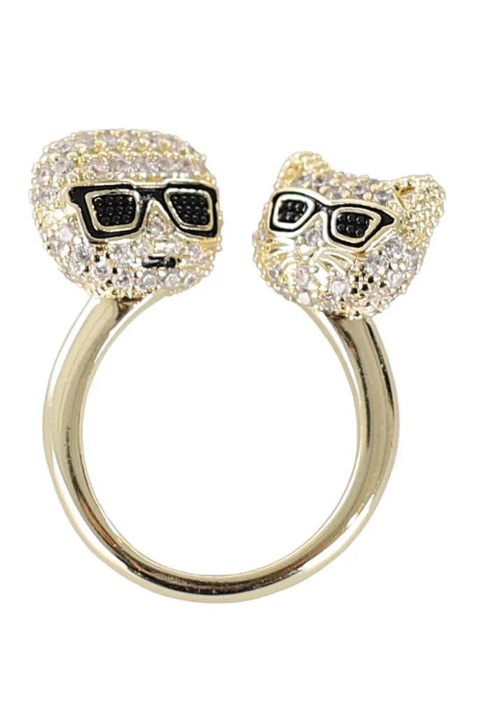 Anillo color oro con figuras