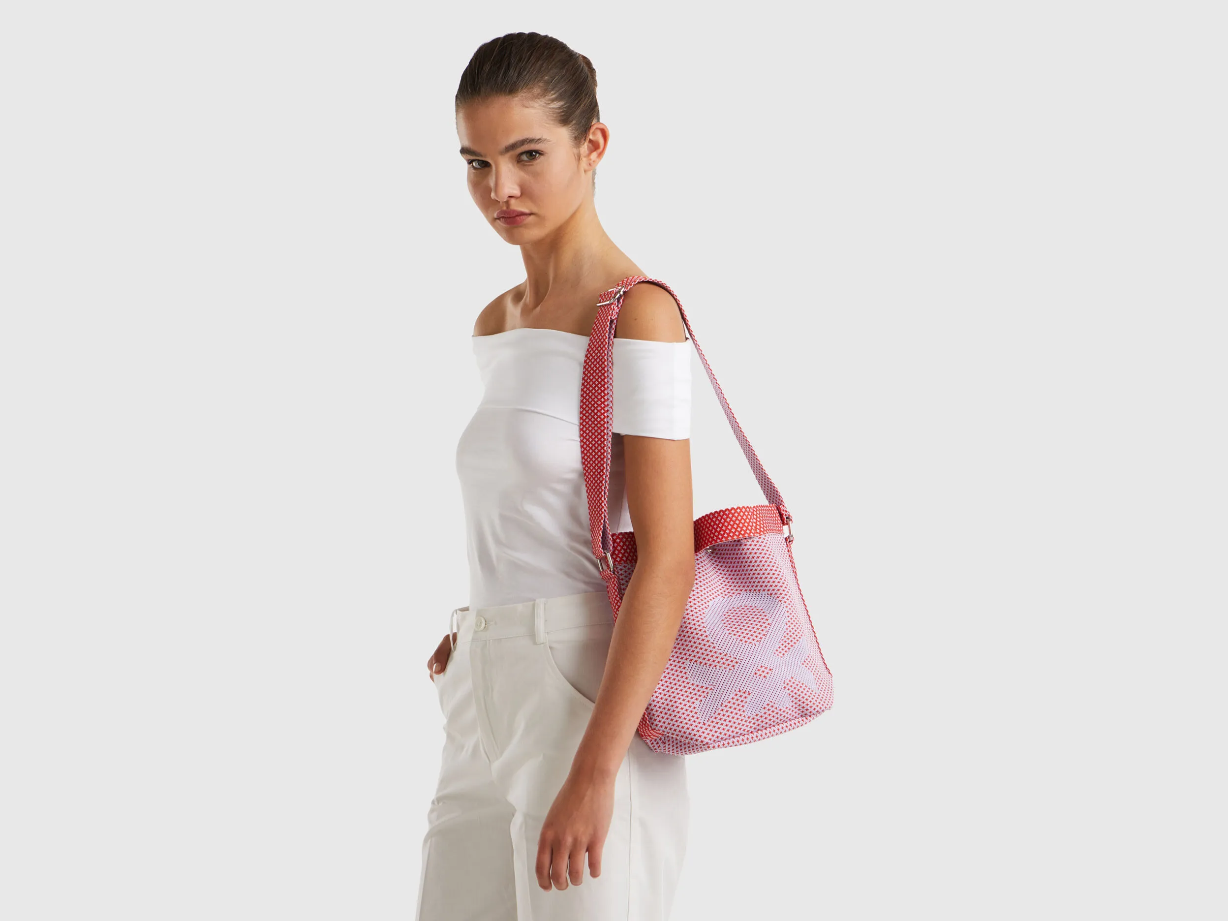 Bolso tipo saco rojo y rosa
