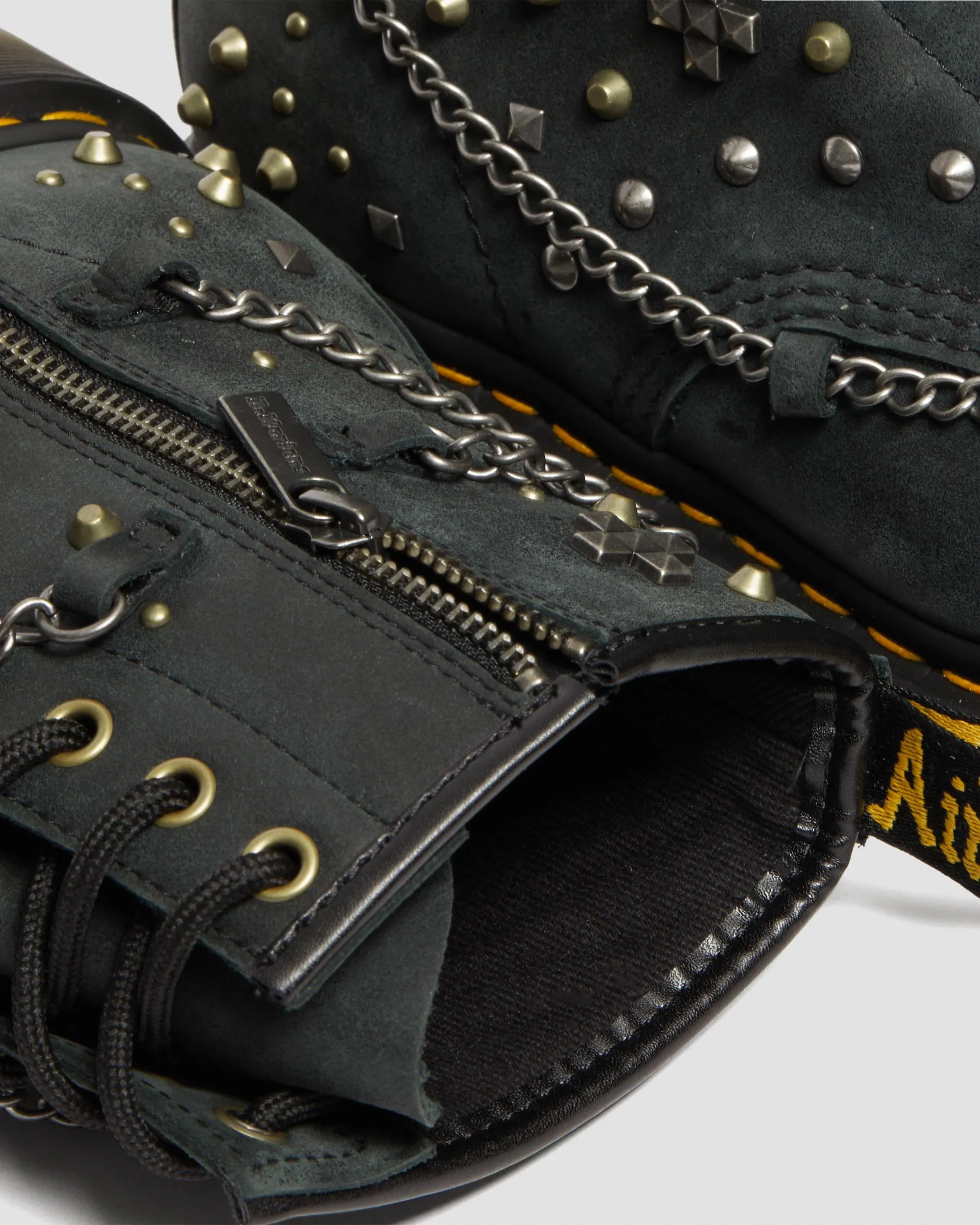Botas 1460 en piel con tachuelas y cadenas