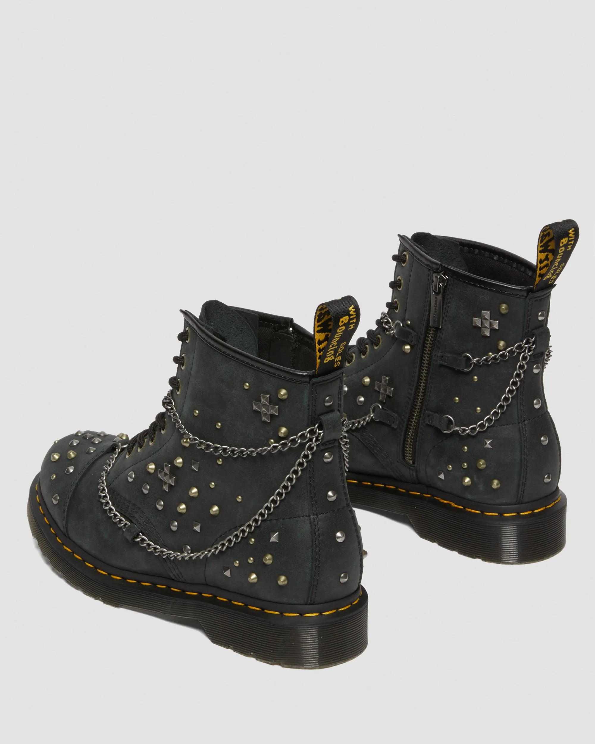 Botas 1460 en piel con tachuelas y cadenas