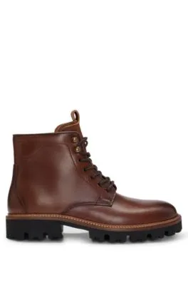 Botines de piel bruñida con puntera marcada