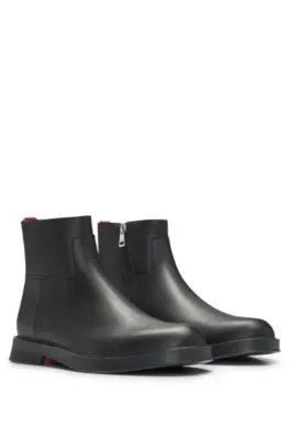 Botines de piel con cremallera y detalles de costuras