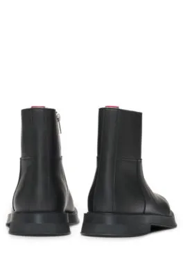 Botines de piel con cremallera y detalles de costuras