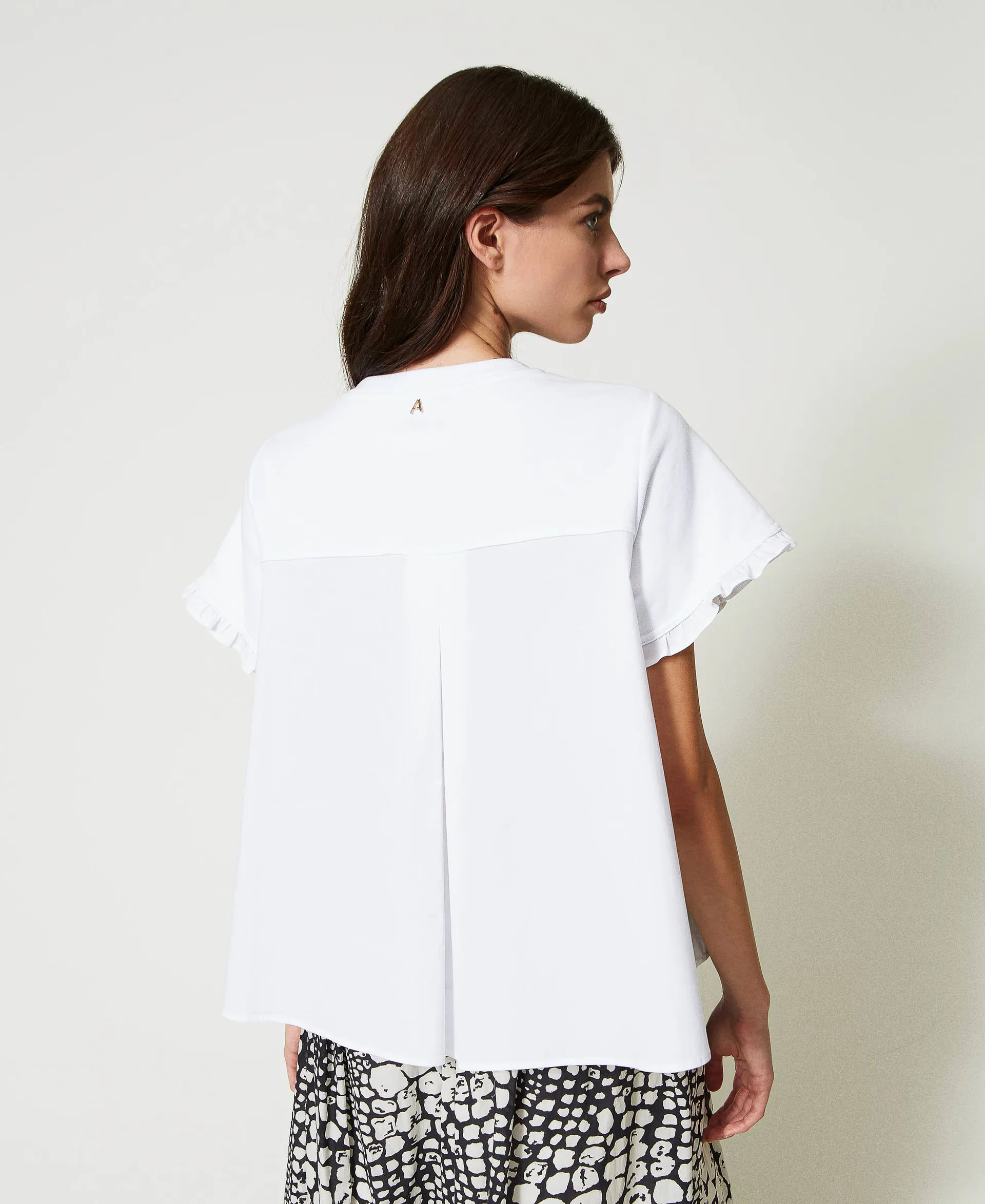 Camiseta con inserciones de popelina y estampado