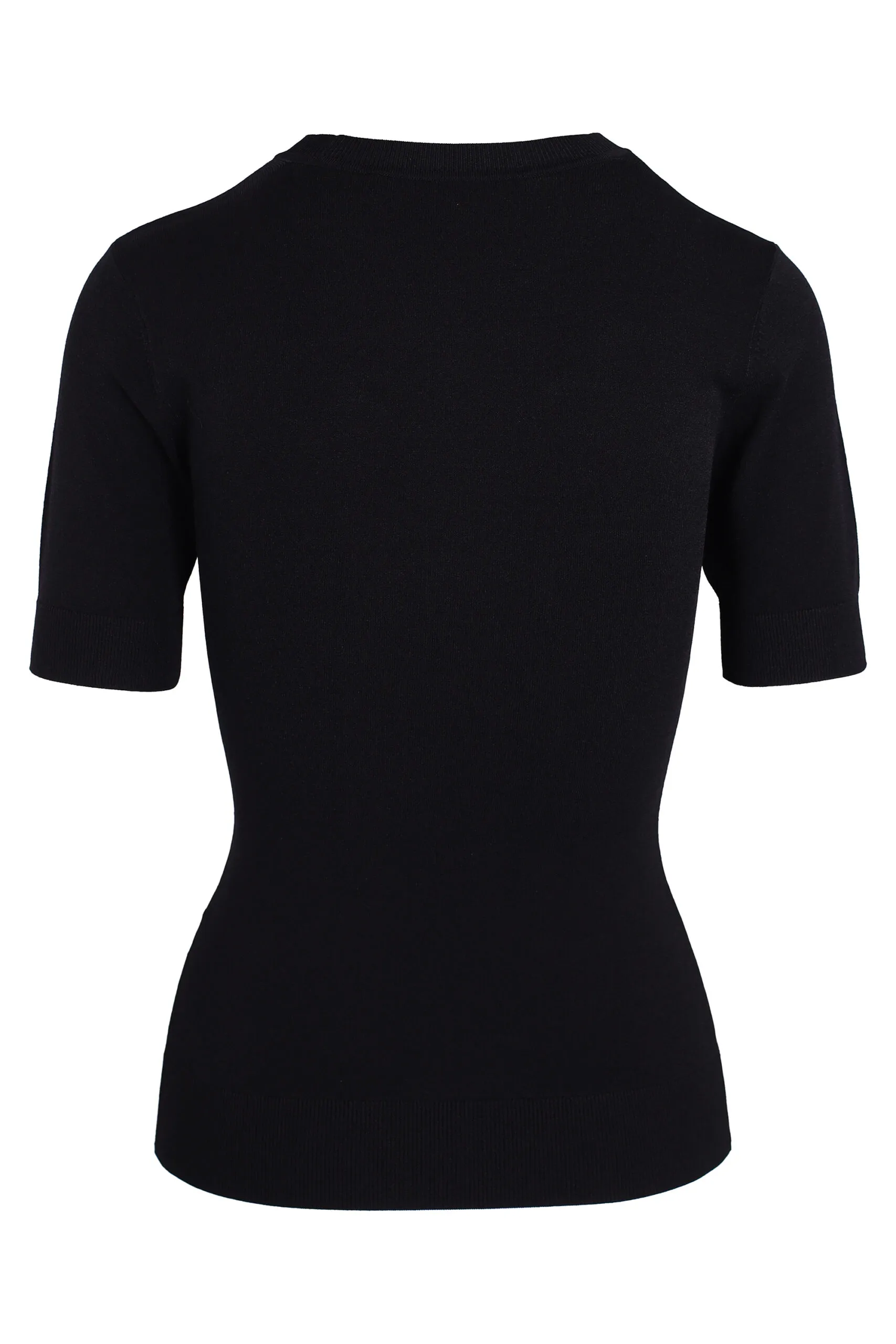 Camiseta negra con apertura en el centro