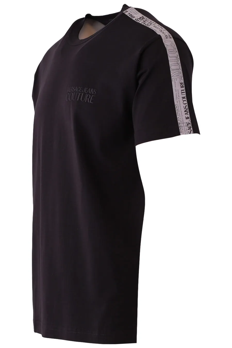 Camiseta negra  con logo en bandas
