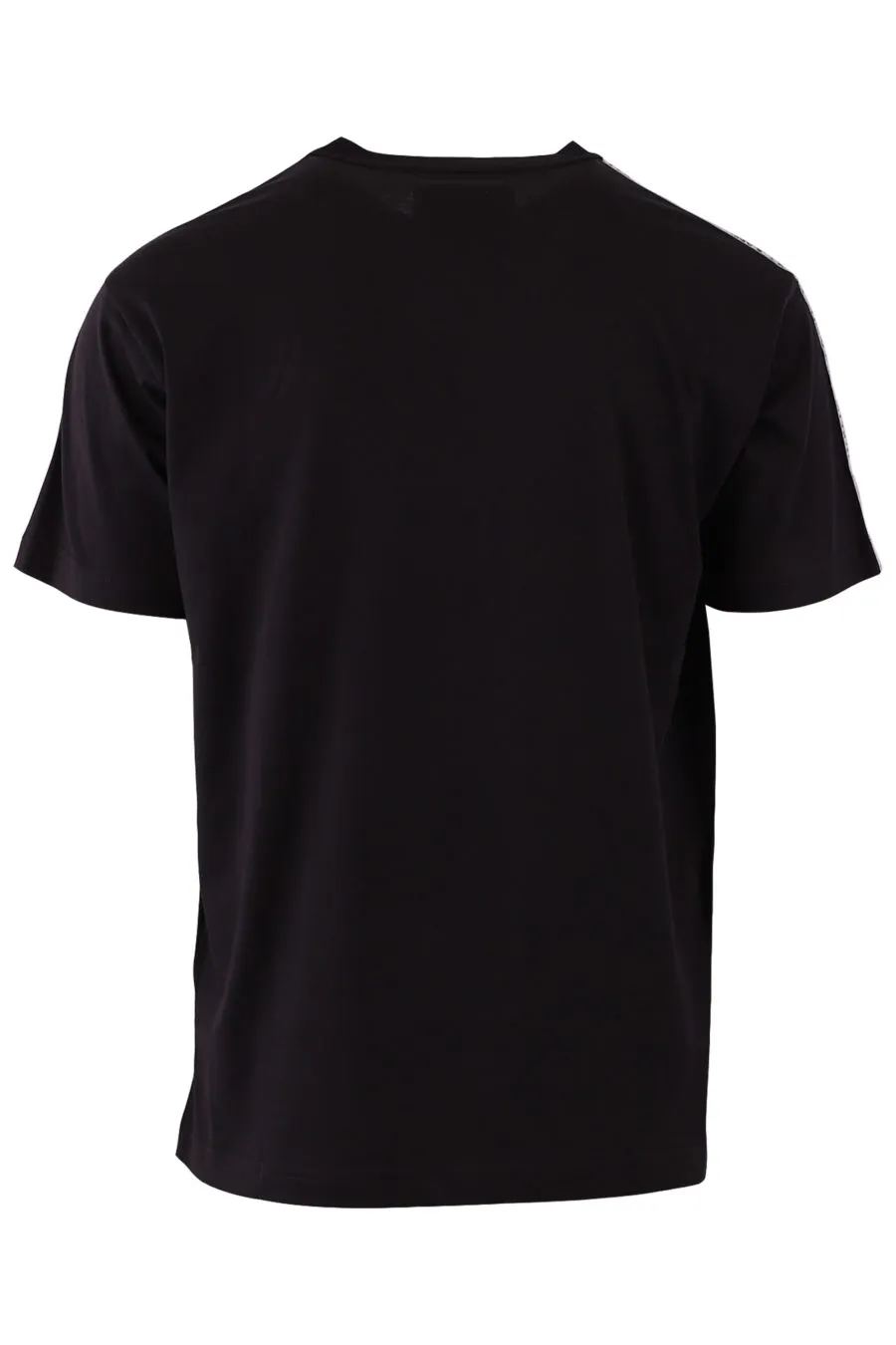 Camiseta negra  con logo en bandas