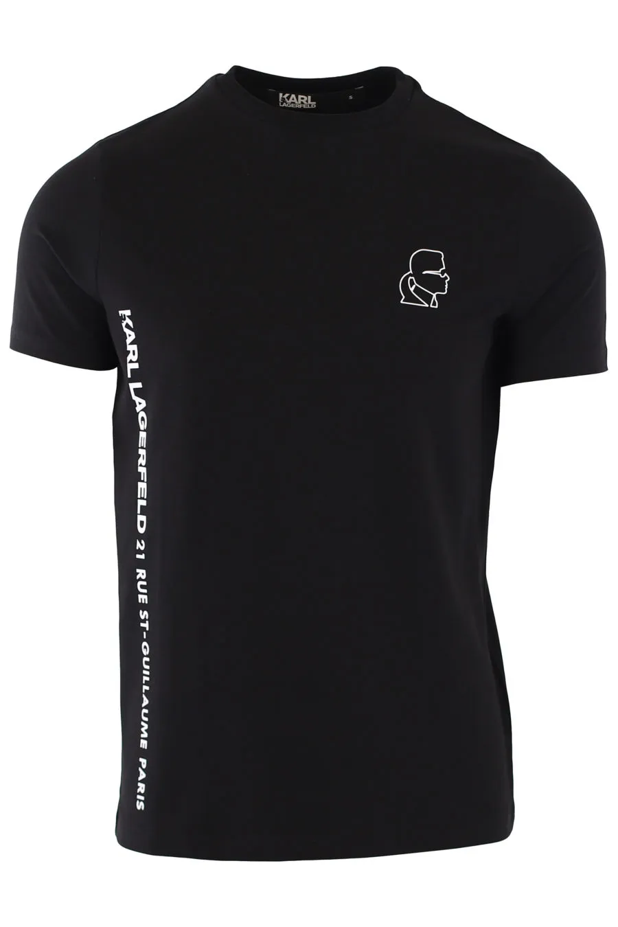 Camiseta negra con logo lateral pequeño
