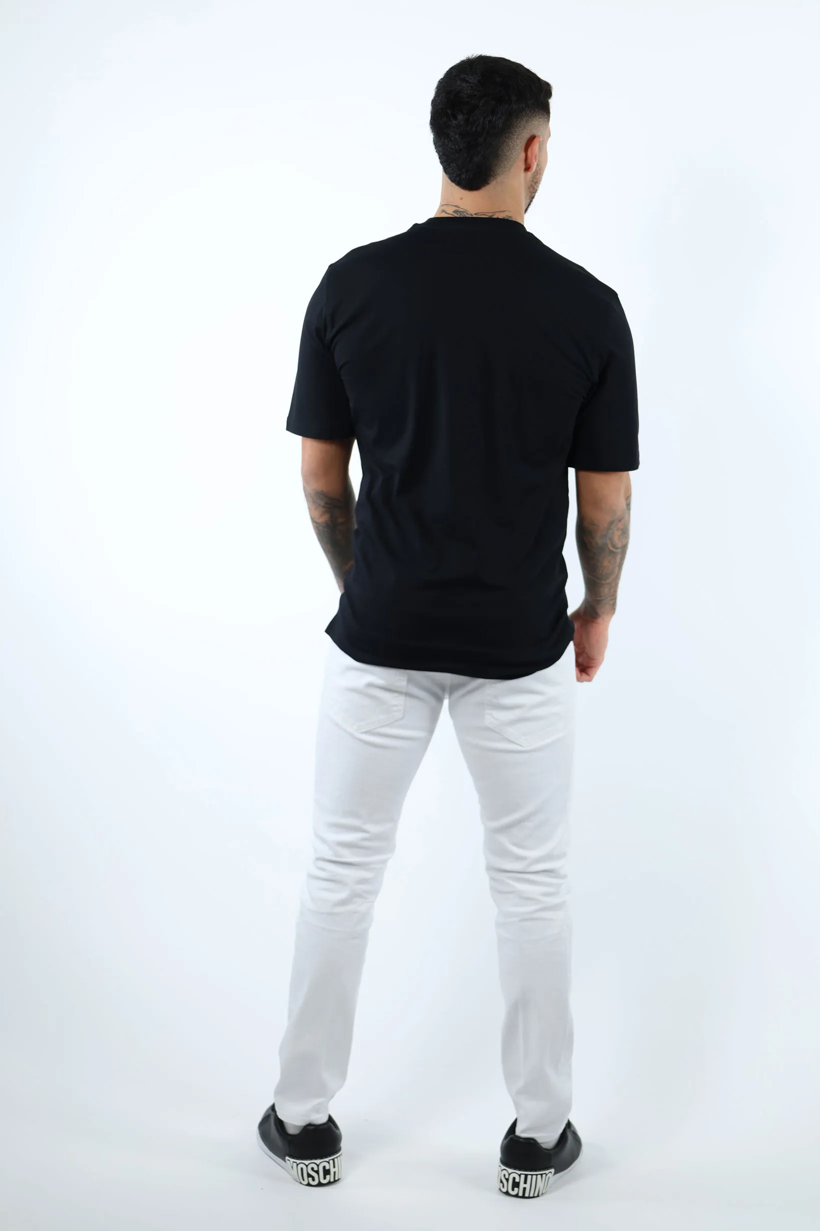 Camiseta negra con maxilogo oso en puntos monocromático