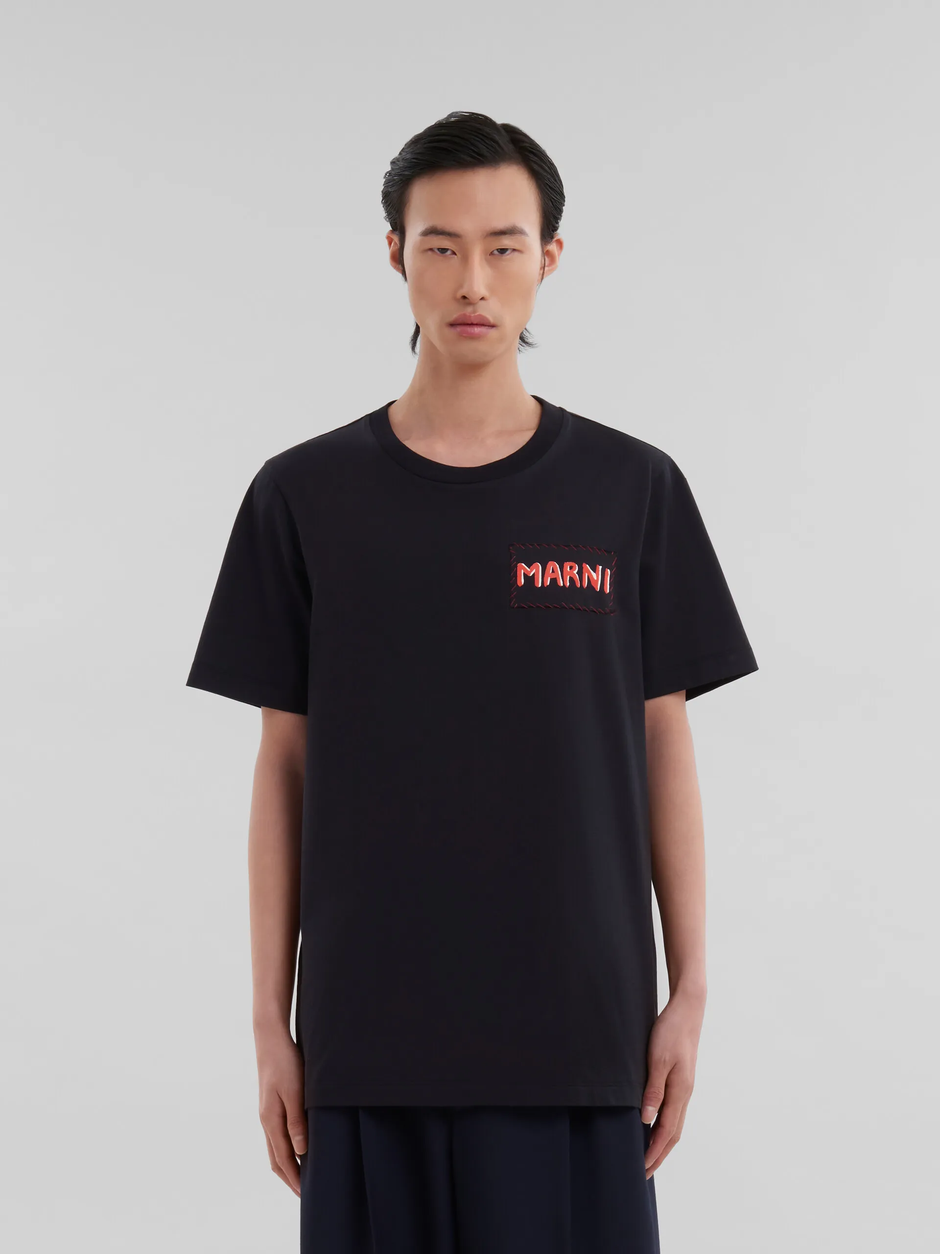 Camiseta negra de algodón orgánico con parche Marni