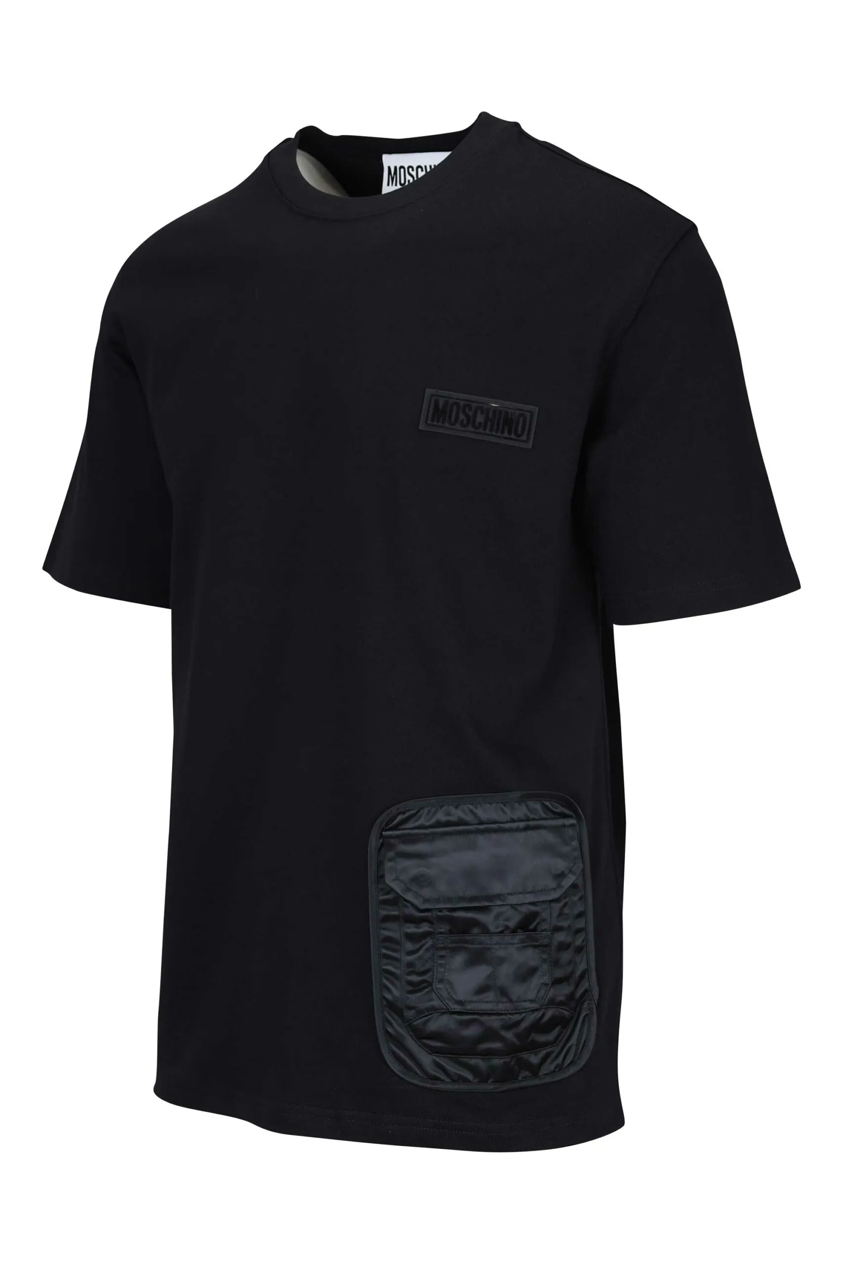 Camiseta negra mix con bolsillo y logo etiqueta monocromático