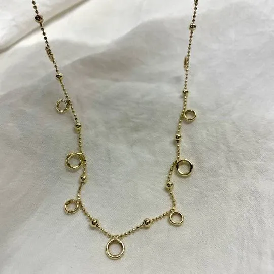Collar con bolas y círculos oro