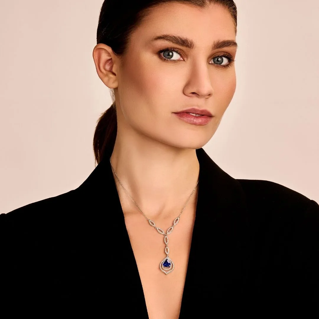 Gargantilla diamante en platino con zafiro en forma de pera 