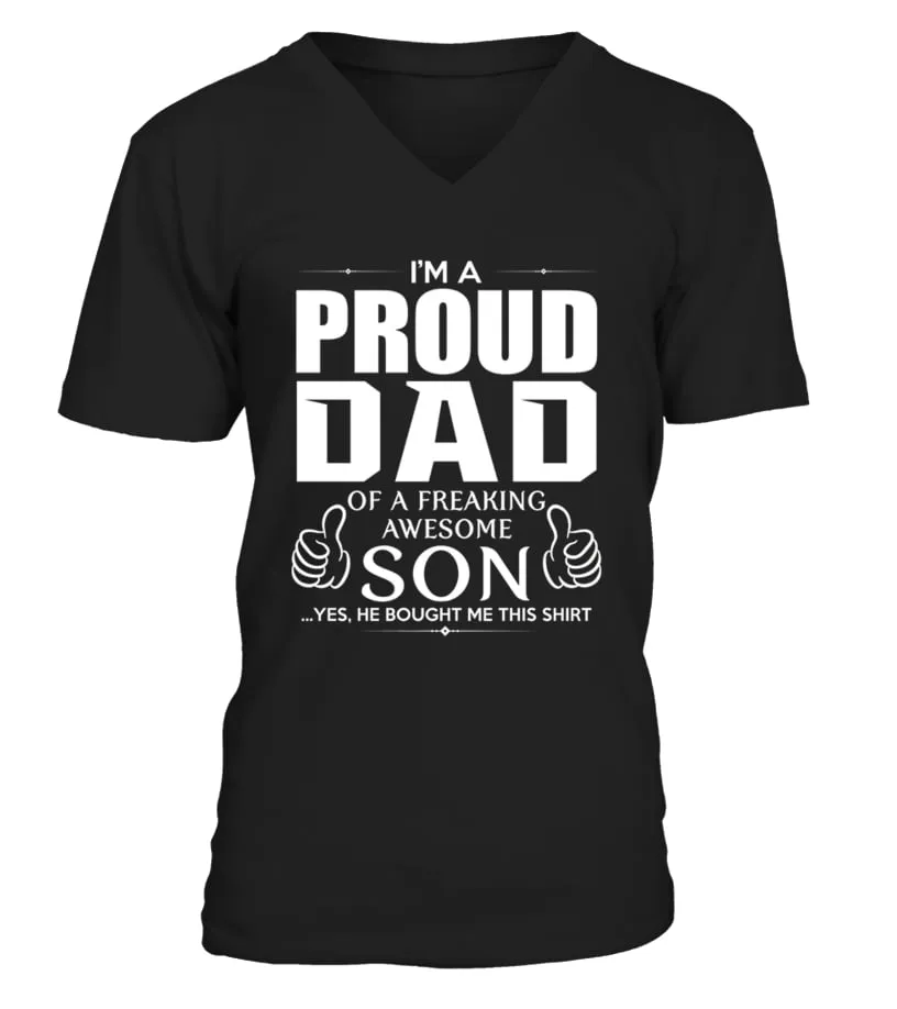 I Am A Proud Dad Of A Freaking Awesome Son   Dad  Camiseta cuello en V Unisex