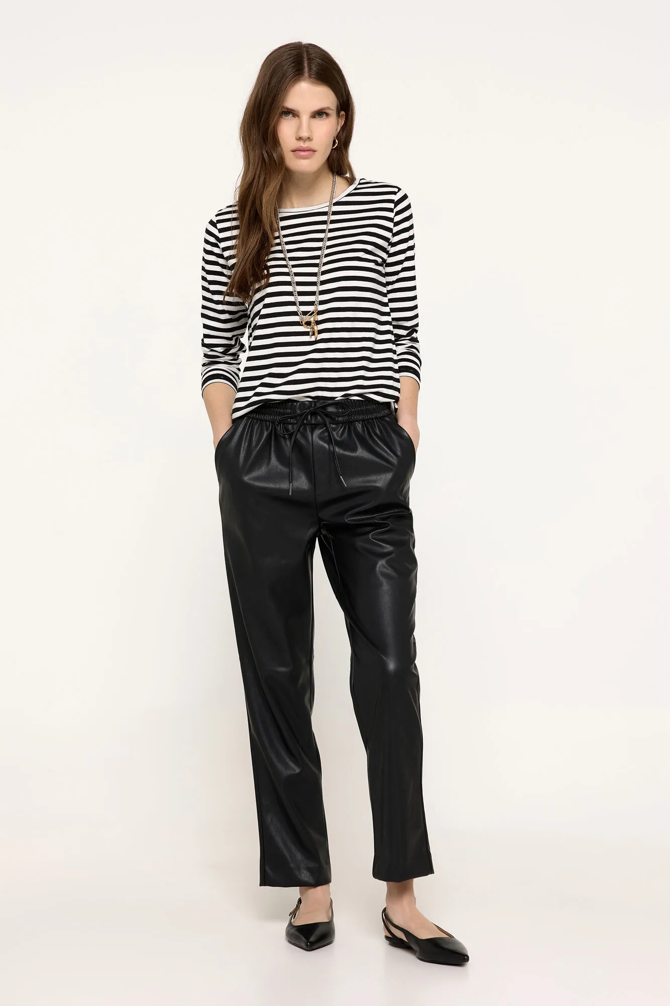 Milano Pantalón jogger simil piel.