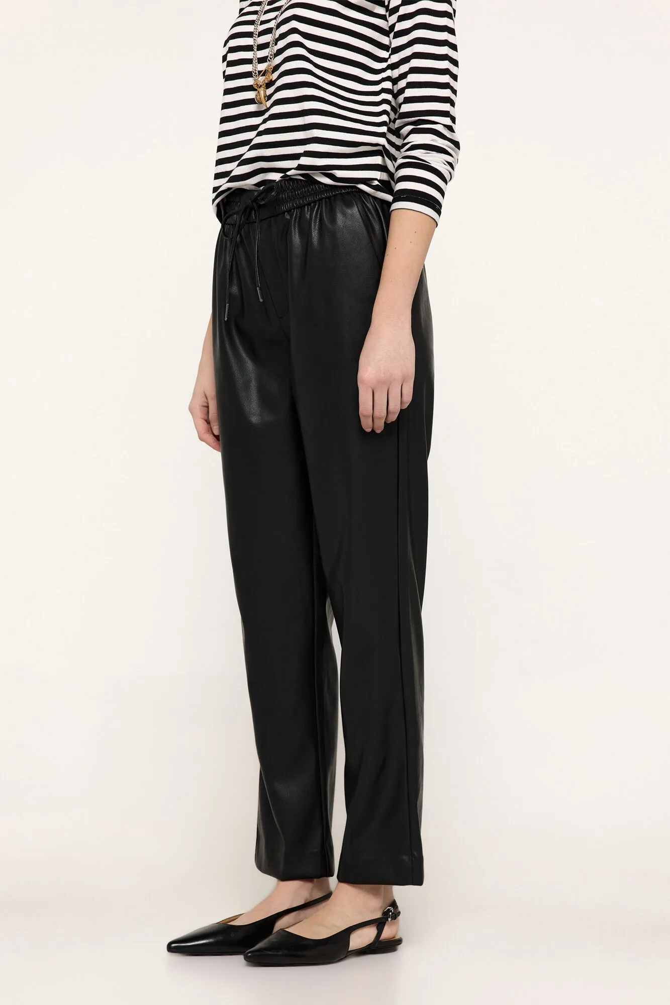 Milano Pantalón jogger simil piel.