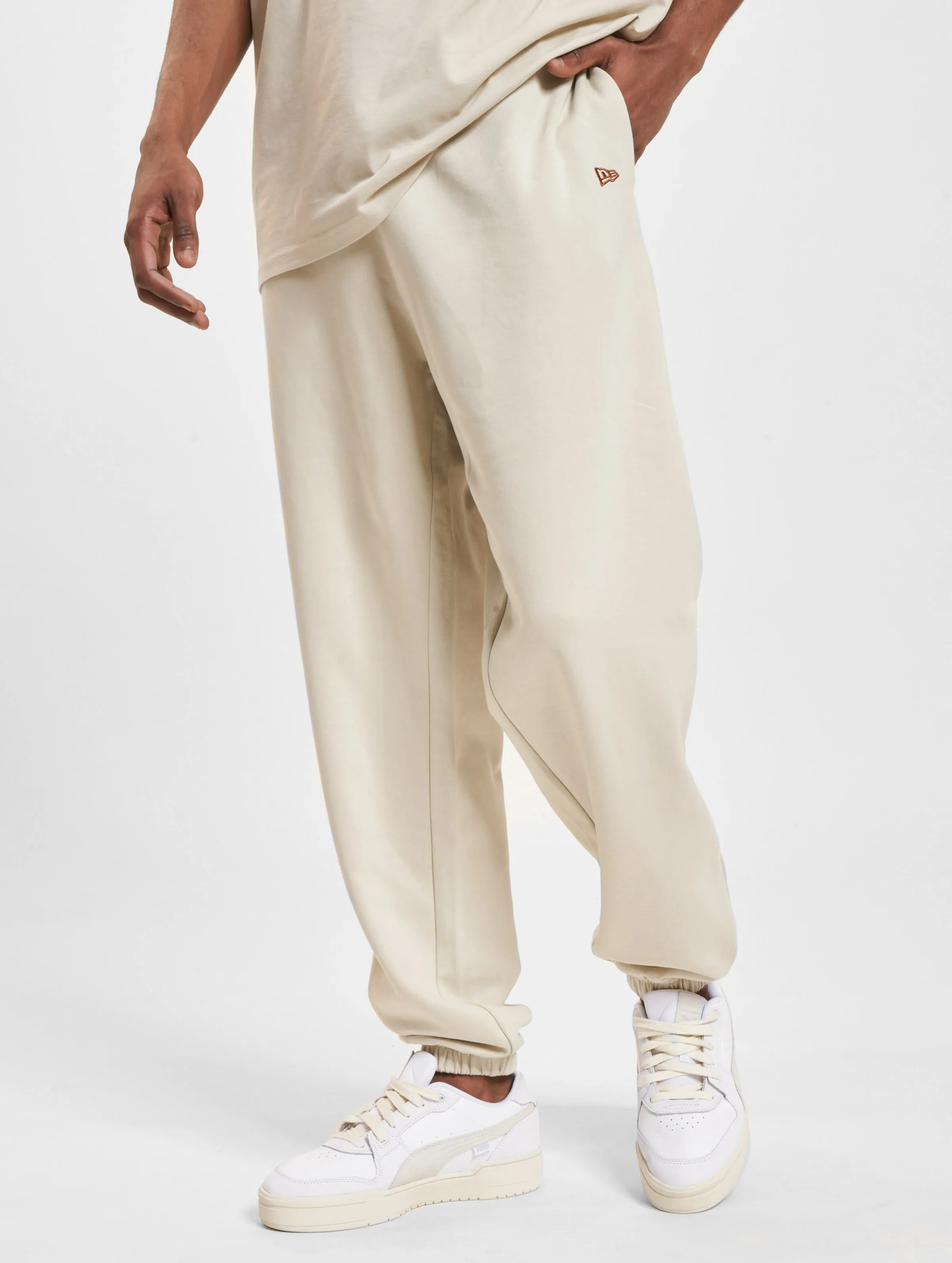 New Era League Essential Jogger