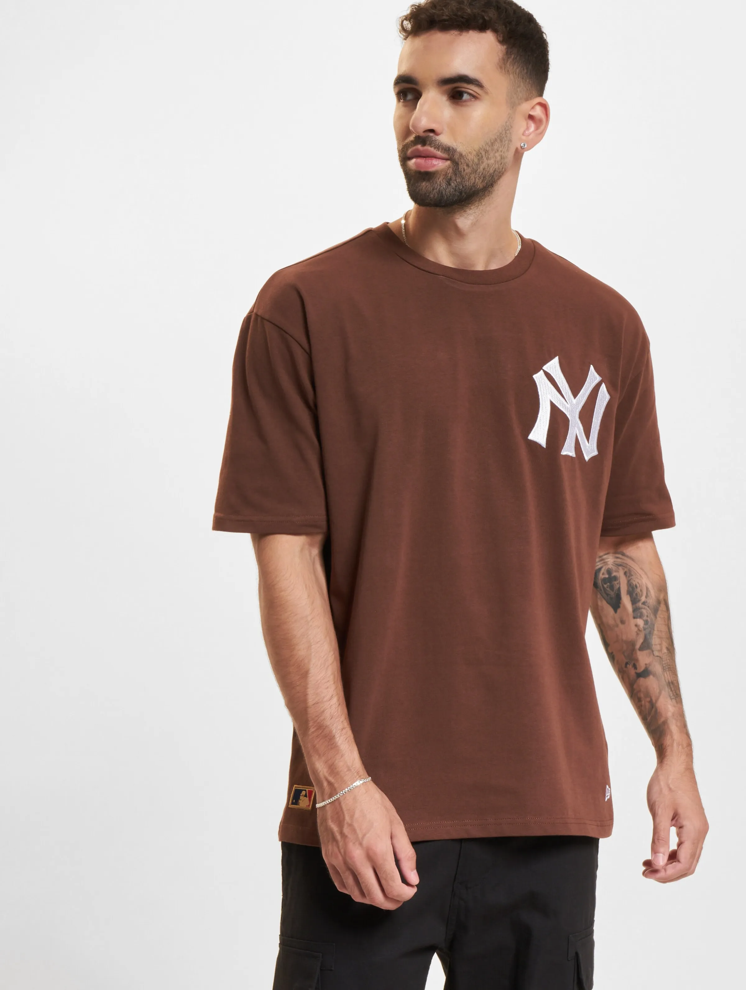 New Era Oversized Embroidry Logo Neyyan