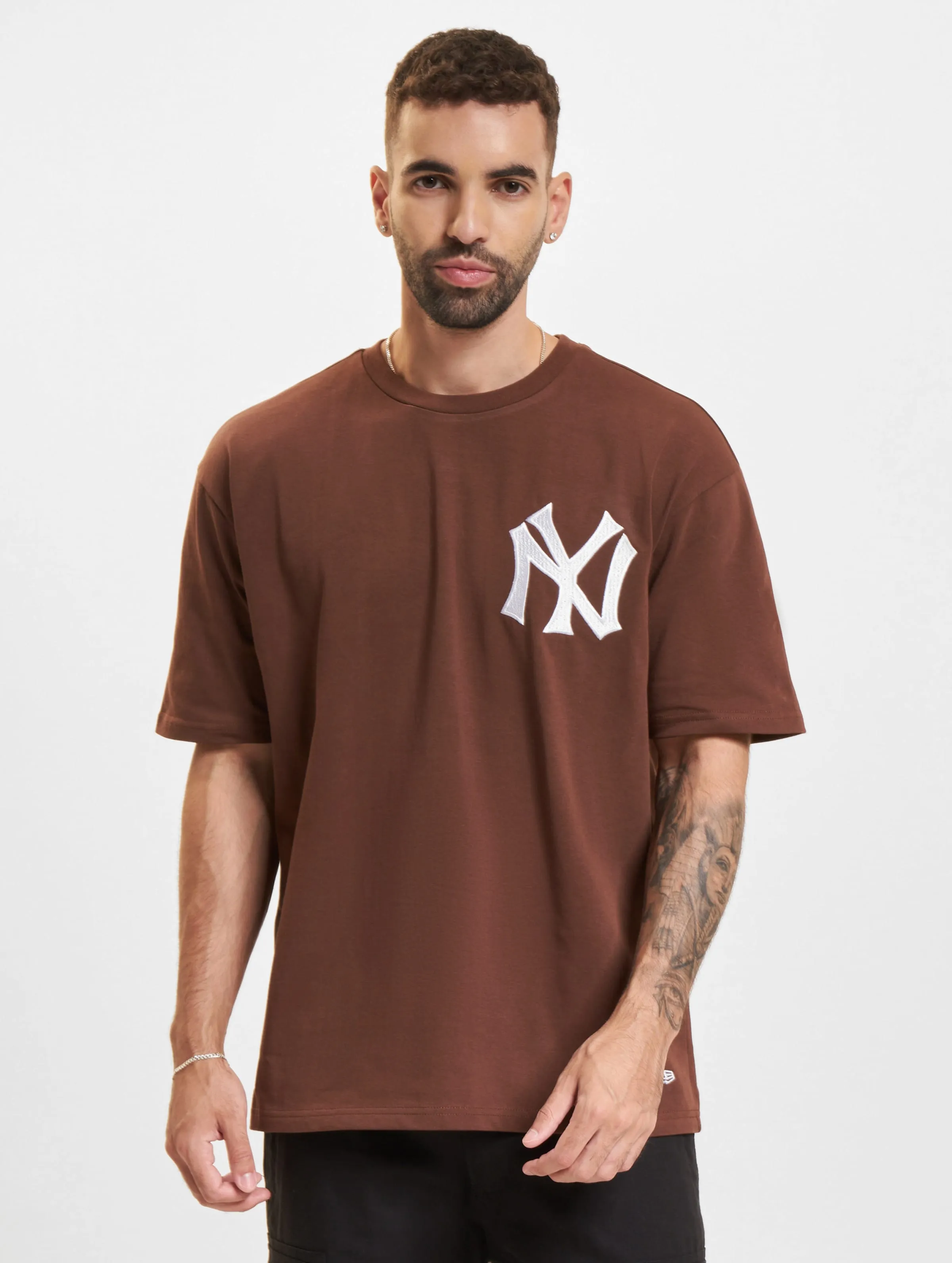 New Era Oversized Embroidry Logo Neyyan