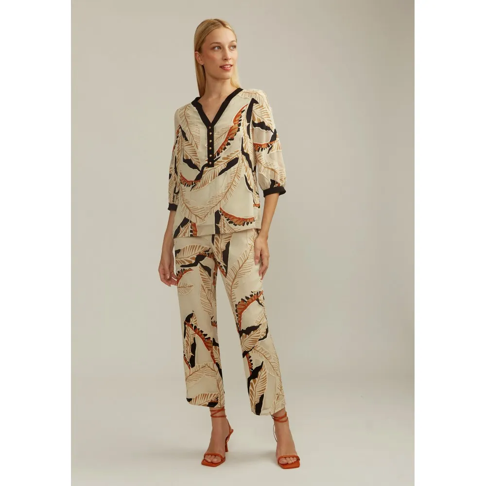 Pantalón ALBA CONDE beige estampado hojas