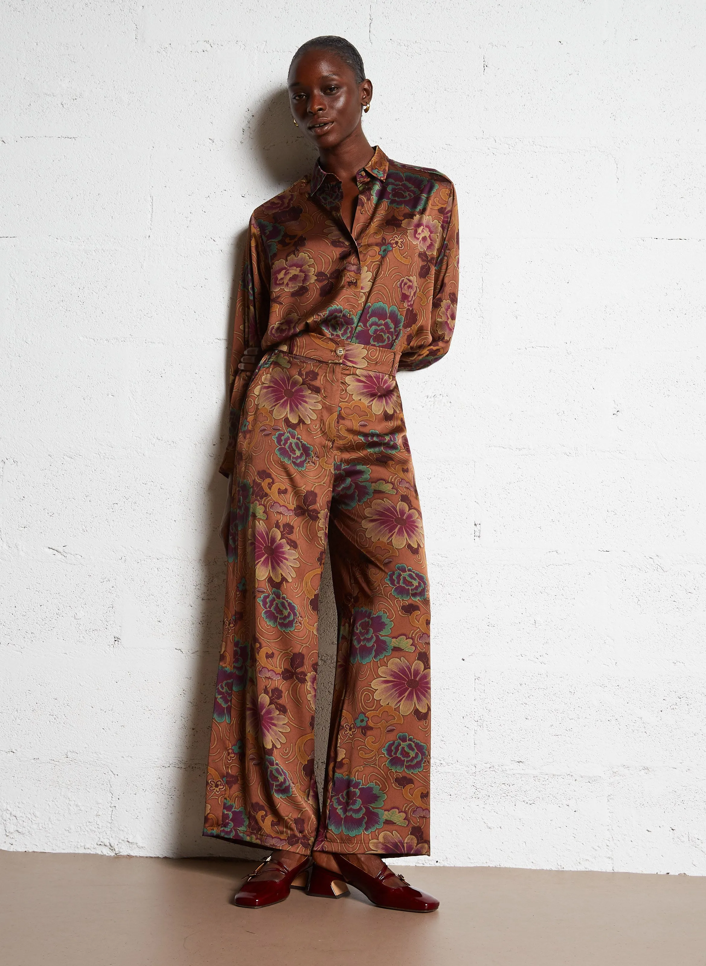 PASHIBA  PANTALóN RECTO DE TALLE ALTO ESTAMPADO EN MARRON