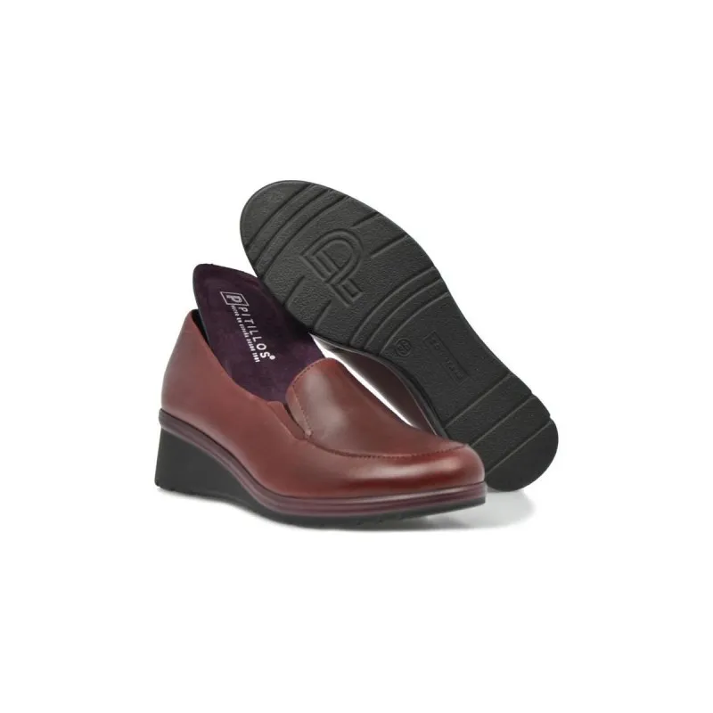 Pitillos 1620 granate. mocasín de piel con cuña