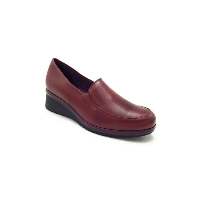 Pitillos 1620 granate. mocasín de piel con cuña