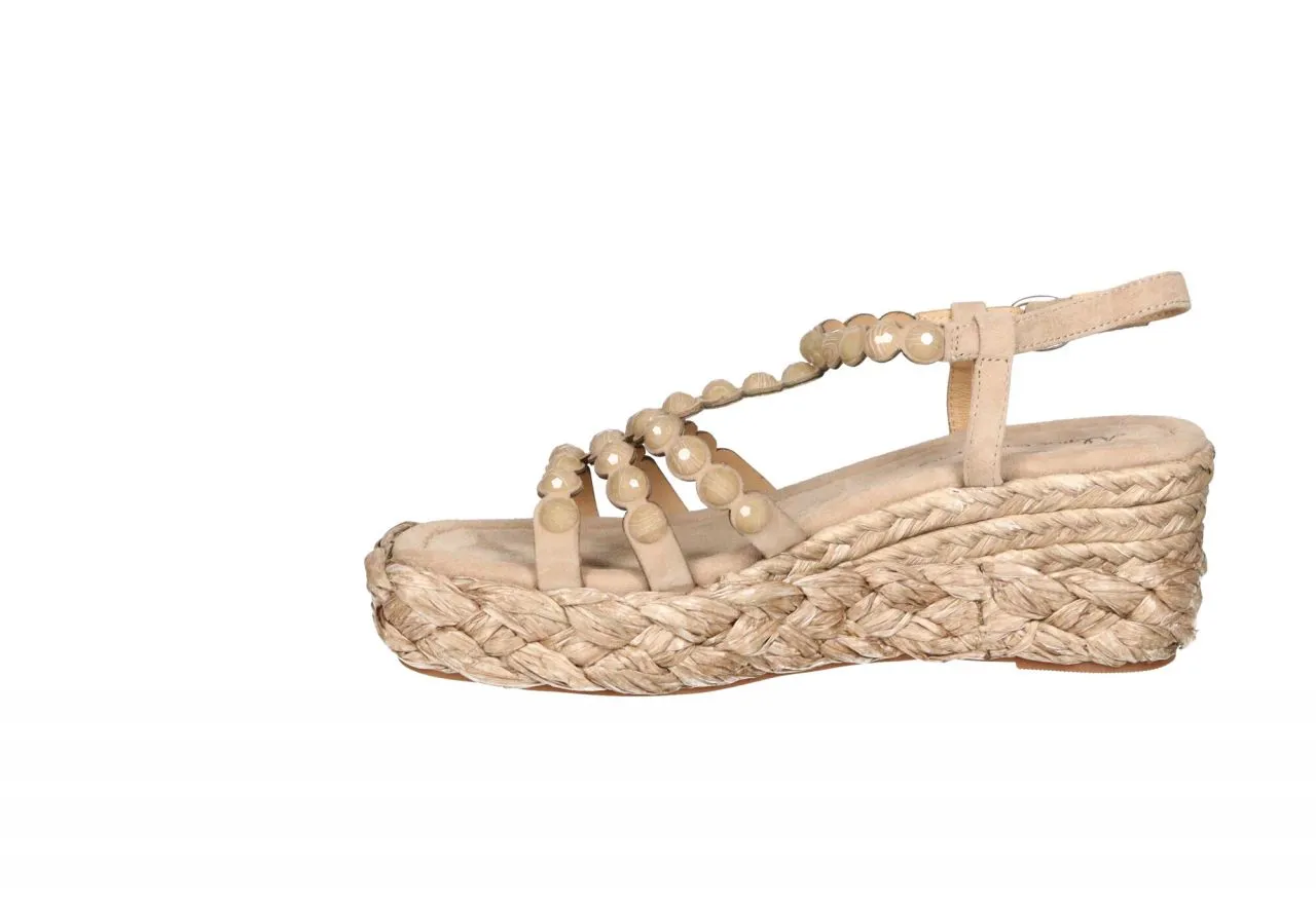 Sandalia t Nobuck Taupe Tiras Tachas Redondas CuÑa Esparto