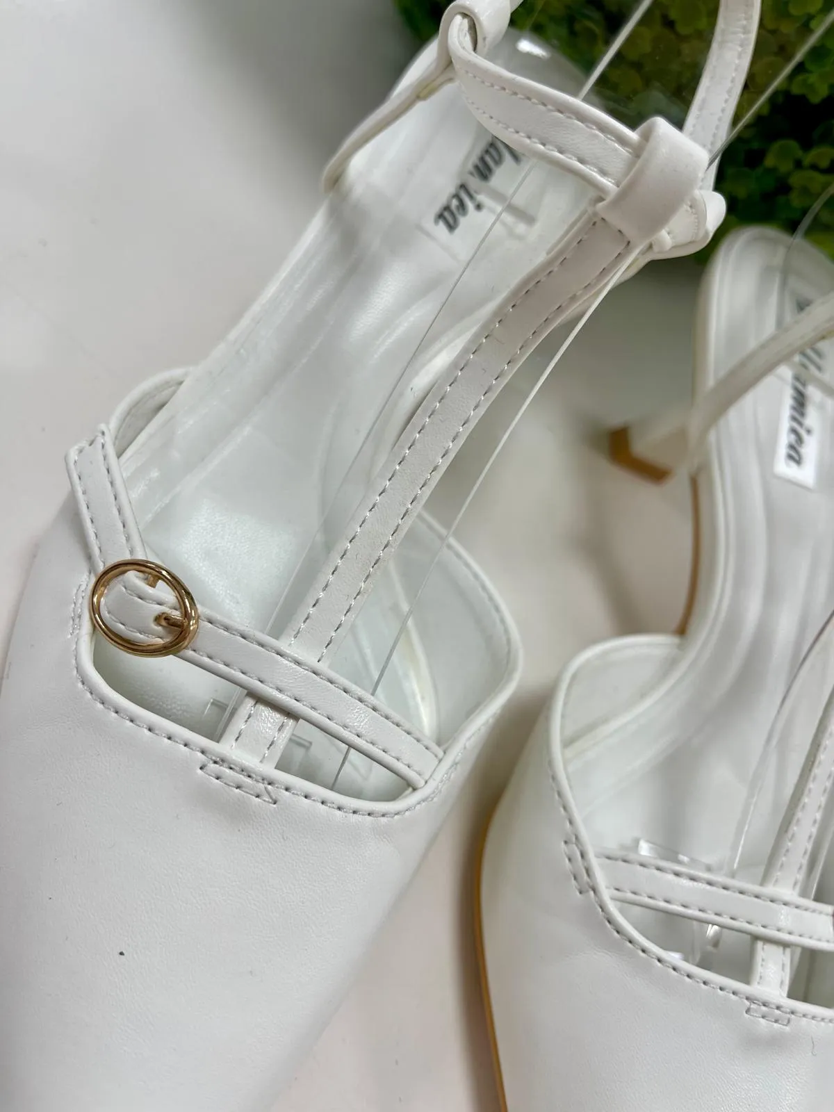 Sandalia white