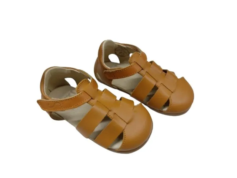 SANDALITA SEMICERRADA RESPETUOSA NENS EN COLOR CUERO 260H