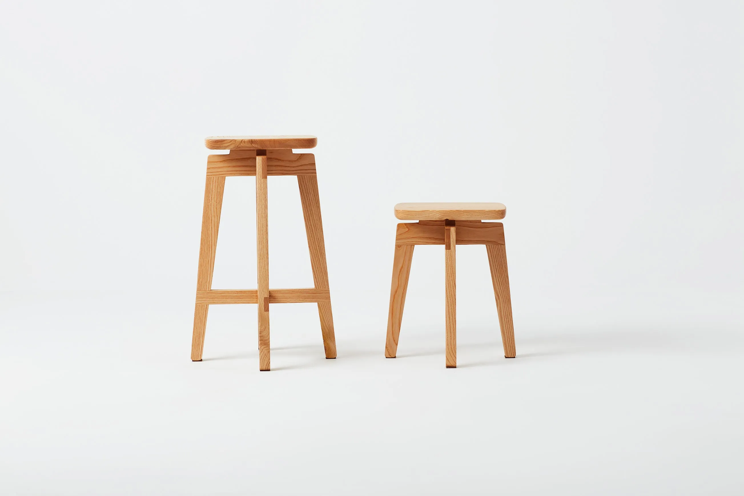 Taburete Raíz 63cm Castaño