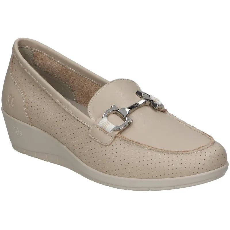 TREINTAS 4102 ARENA  MOCASíN DE PIEL CON CUñA DE GOMA Y ADORNO METáLICO, MUY CóMODOS