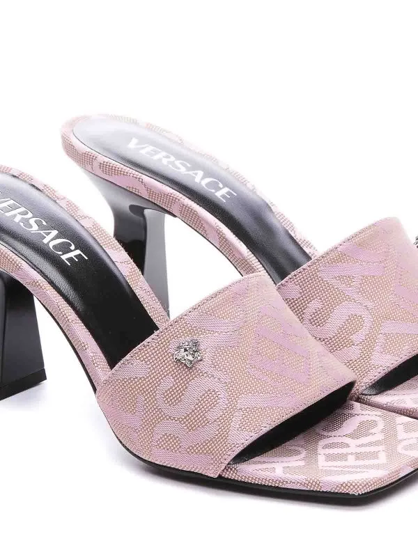 VERSACE CHINELAS  COLOR CARNE Y NEUTRAL