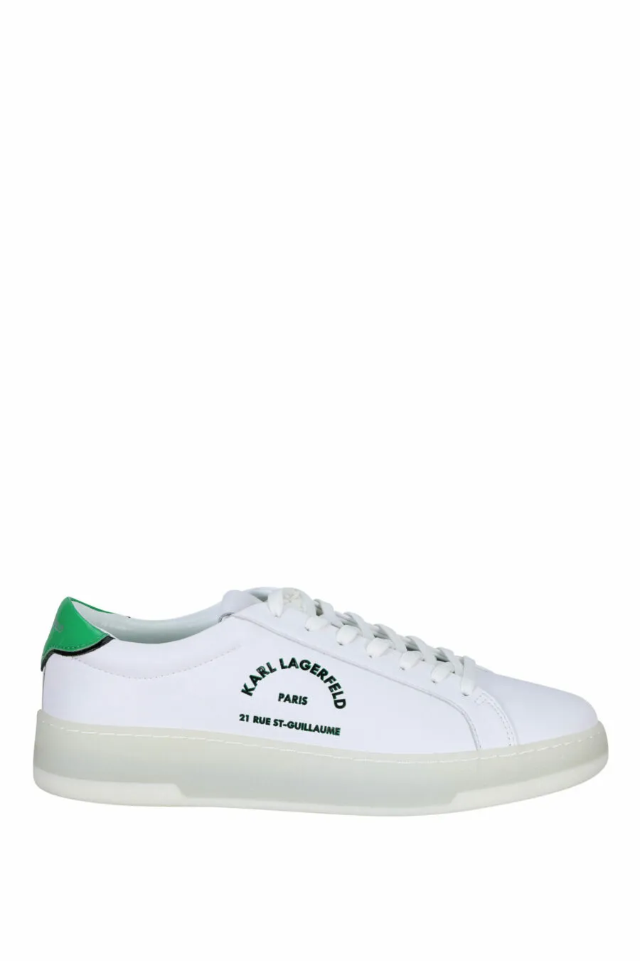 Zapatillas blancas con detalle verde y logo 
