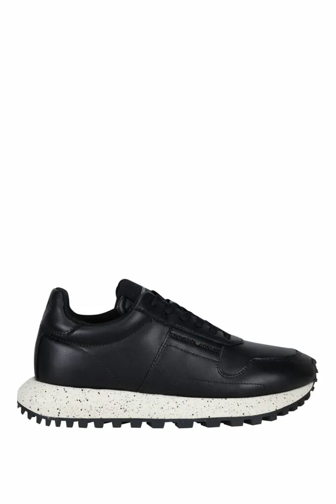 Zapatillas negras de piel reciclada y minilogo