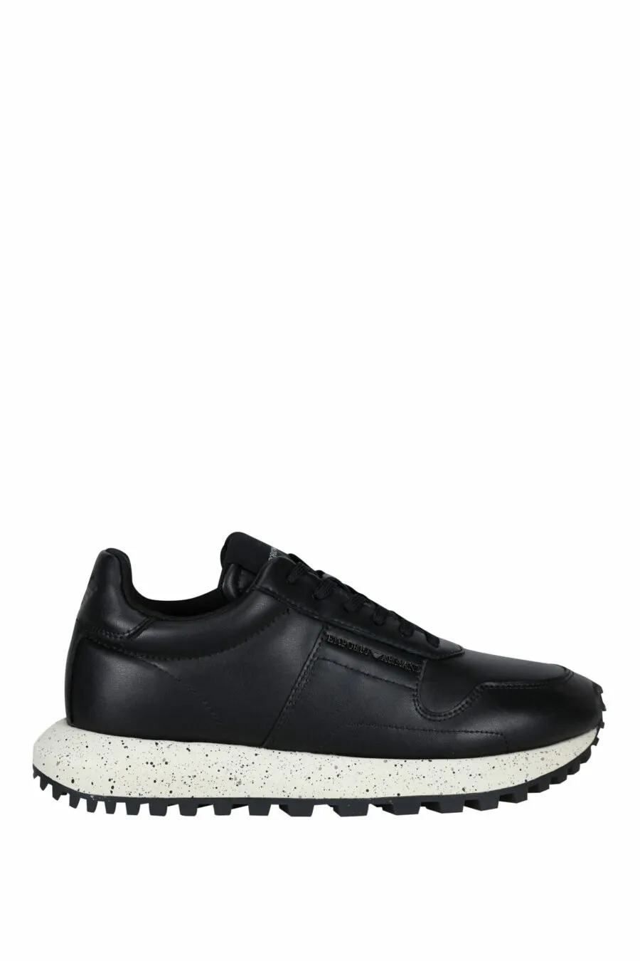 Zapatillas negras de piel reciclada y minilogo