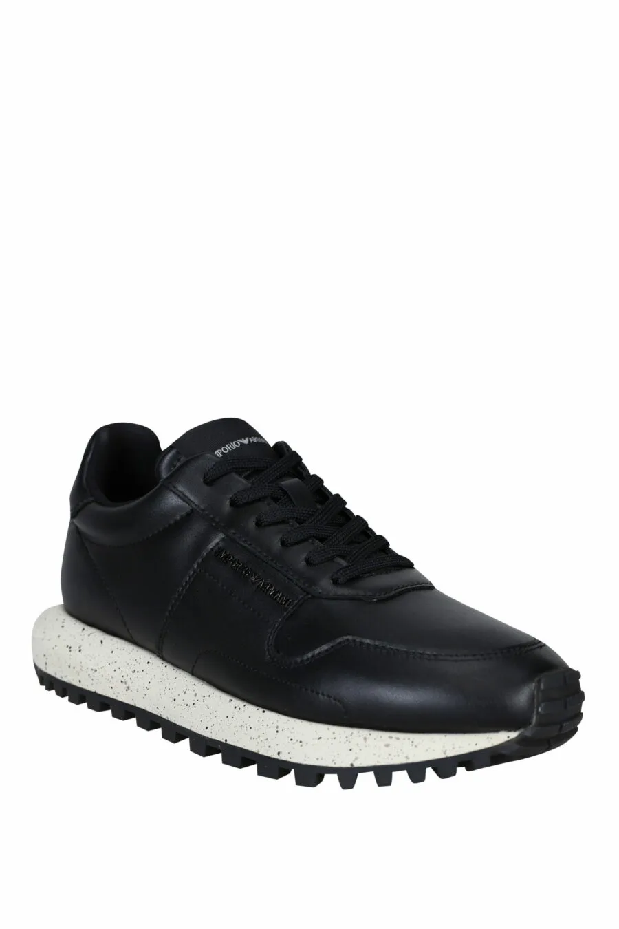 Zapatillas negras de piel reciclada y minilogo