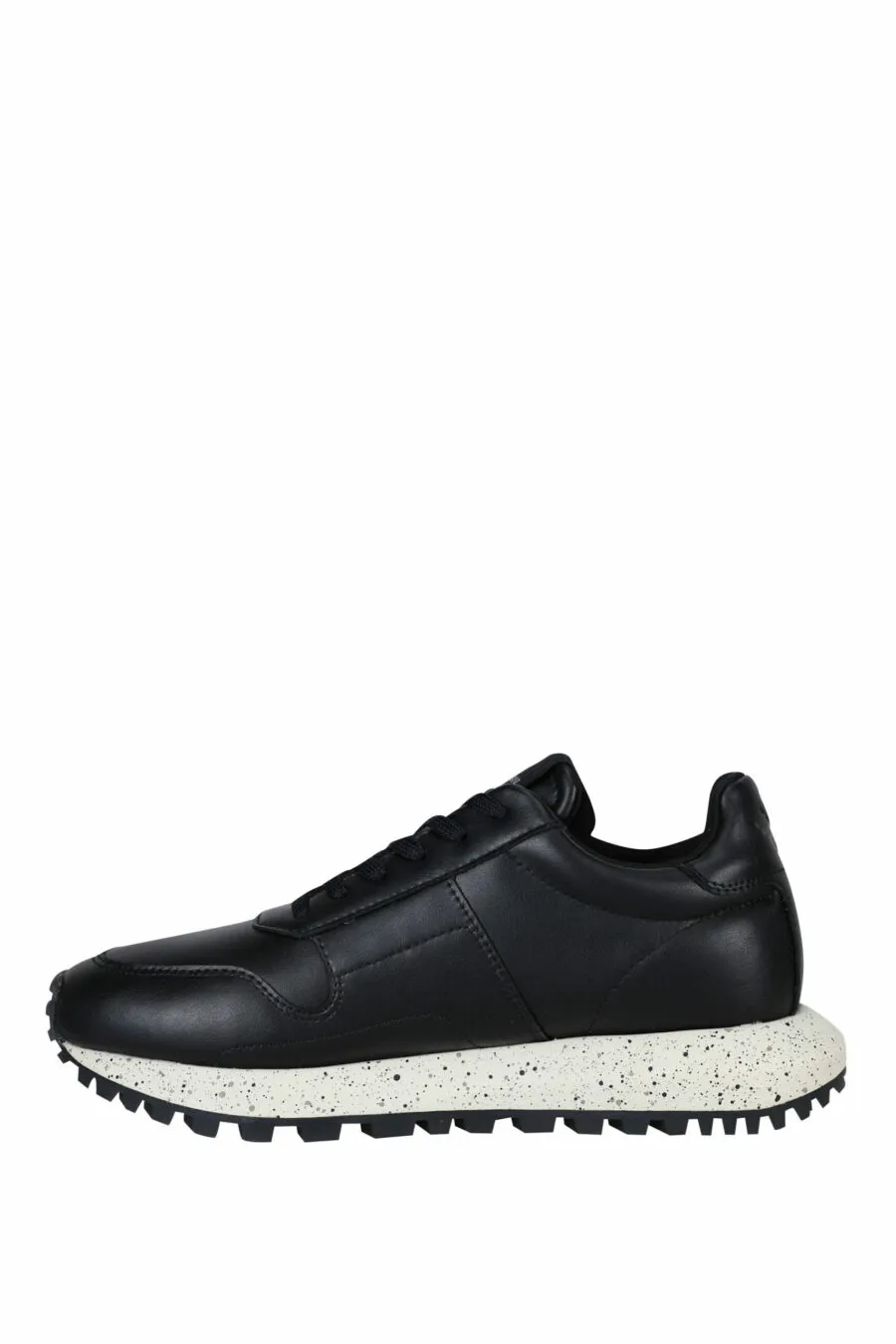 Zapatillas negras de piel reciclada y minilogo