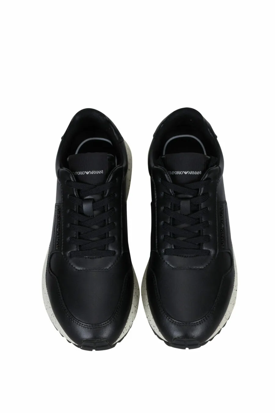 Zapatillas negras de piel reciclada y minilogo